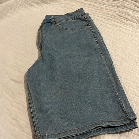 D & Co Denim + Company light wash jean shorts size 12 - Picture 2 of 9